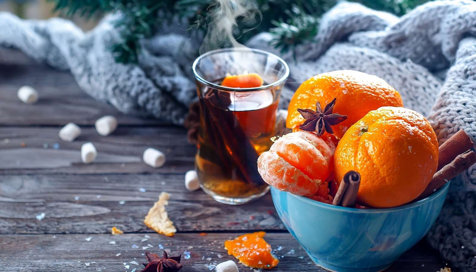 komposition med mandariner och varmt te Pussel online