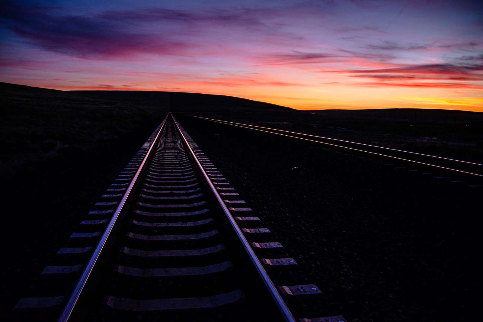 Binari ferroviari al tramonto puzzle online