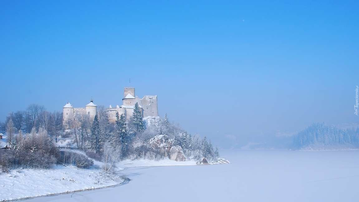 Κάστρο σε Szczwnica το χειμώνα παζλ online