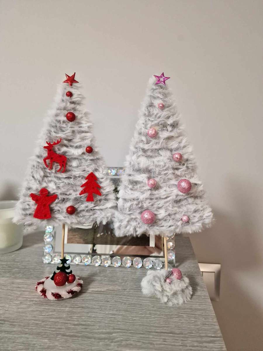 Julgranar gjorda av pälsgarn pussel på nätet