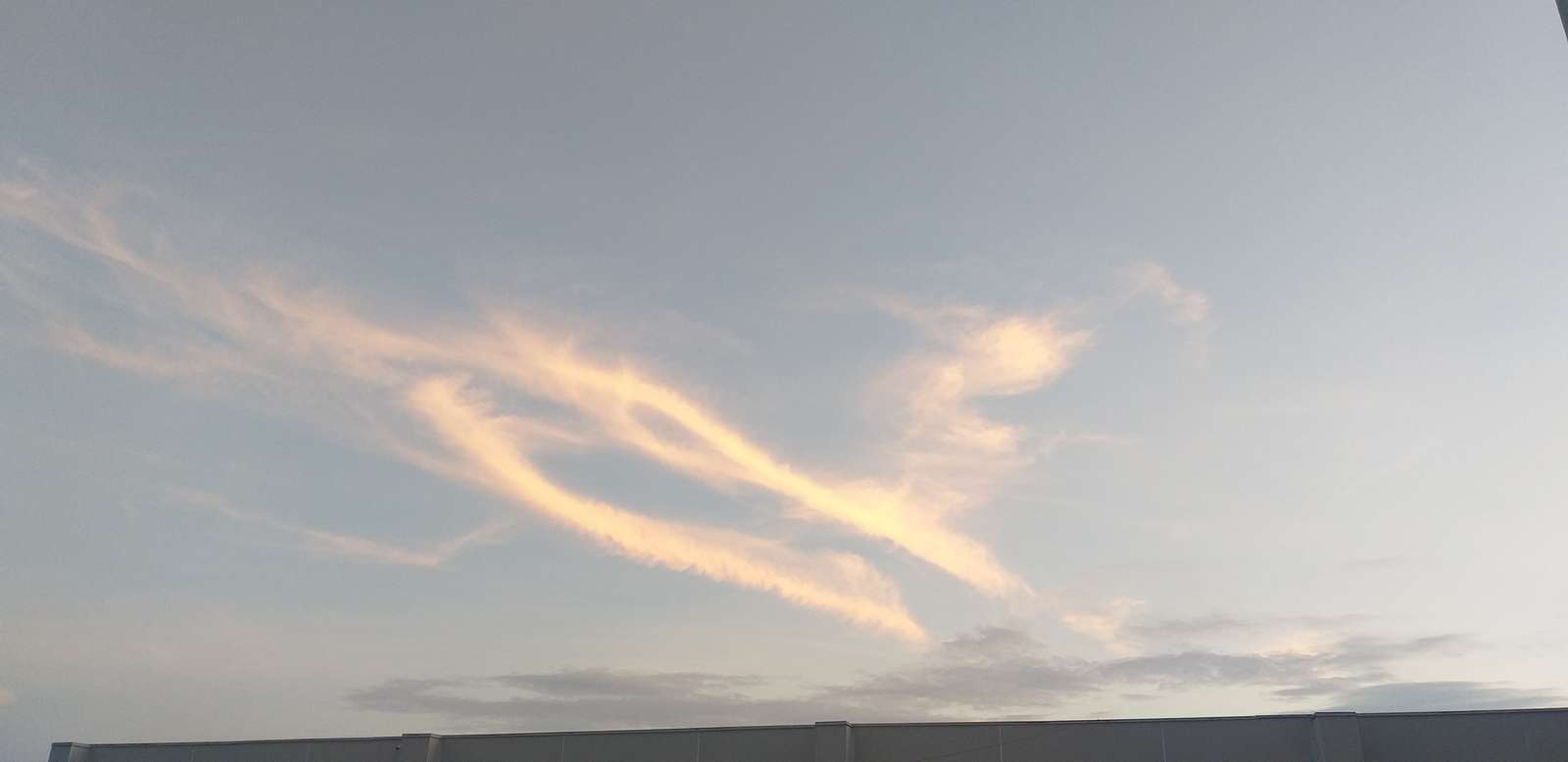 1.- 白い雲と青い空 ジグソーパズルオンライン