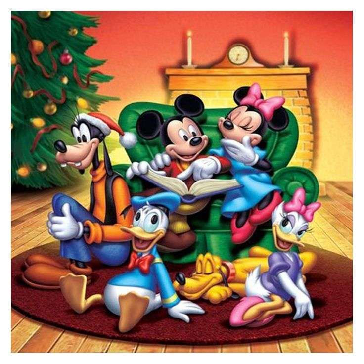 Disney-figurák a karácsonyfa mellett kirakós online