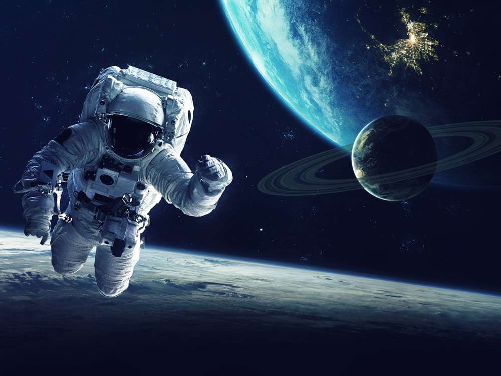 човек в космоса онлайн пъзел