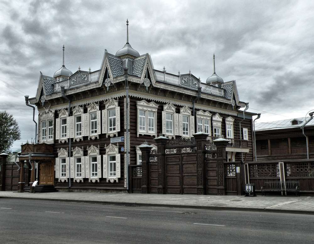 Старые памятники архитектуры. Иркутская Слобода архитектурные памятники Иркутск. Иркутск архитектура зодчество. Дом купца Файнберга Иркутск. Старинные здания Иркутска.