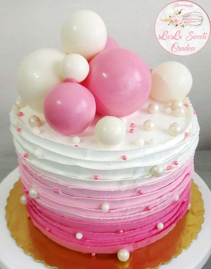 Рожевий смачний торт пазл онлайн