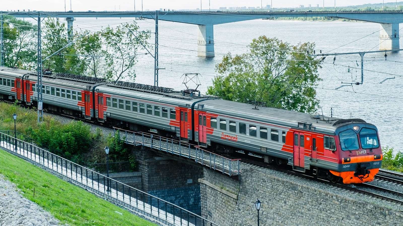 Ηλεκτρικό τρένο των Ρωσικών Σιδηροδρόμων παζλ online