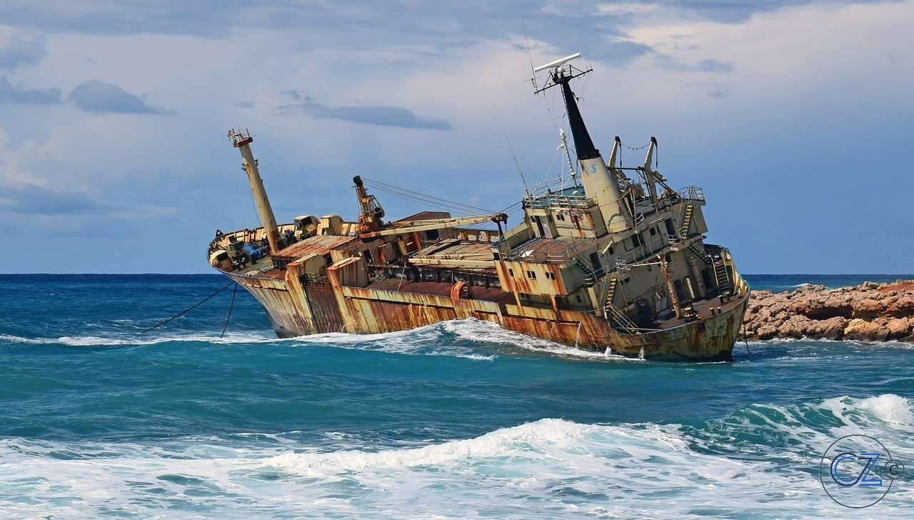Hajó, roncs, tenger, hullámok kirakós online