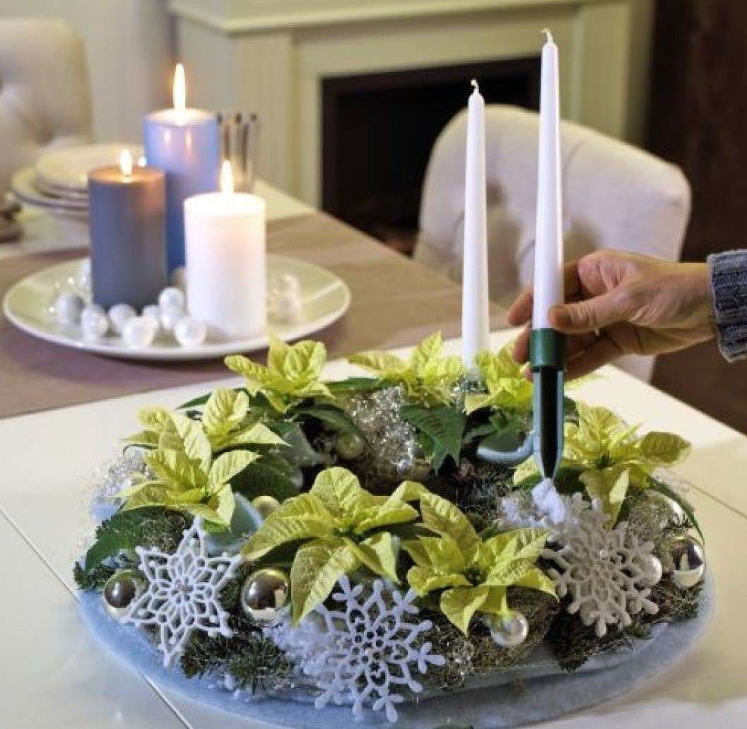 Dekoration mit Blumen und Kerzen Online-Puzzle