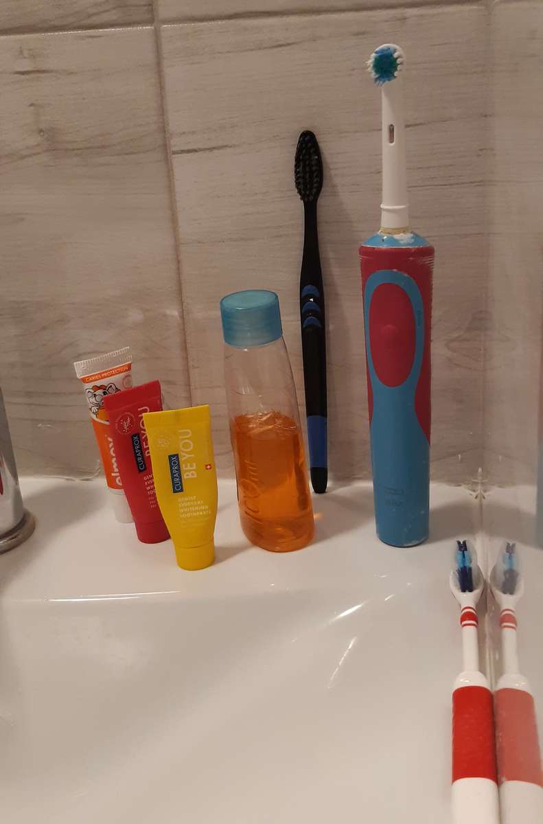 Уборка в ванной на раковине онлайн-пазл