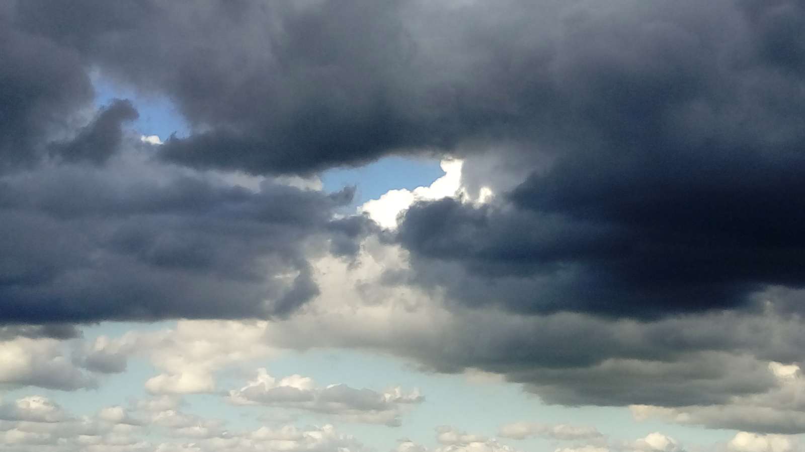 Облаци, облаци онлайн пъзел