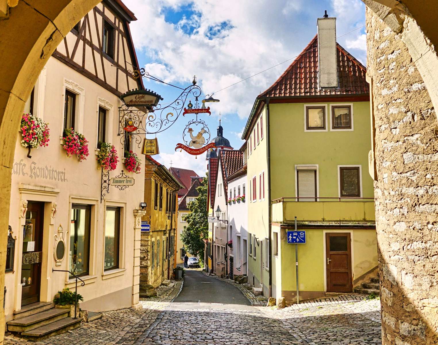 Ένα όμορφα διατηρημένο μεσαιωνικό χωριό παζλ online