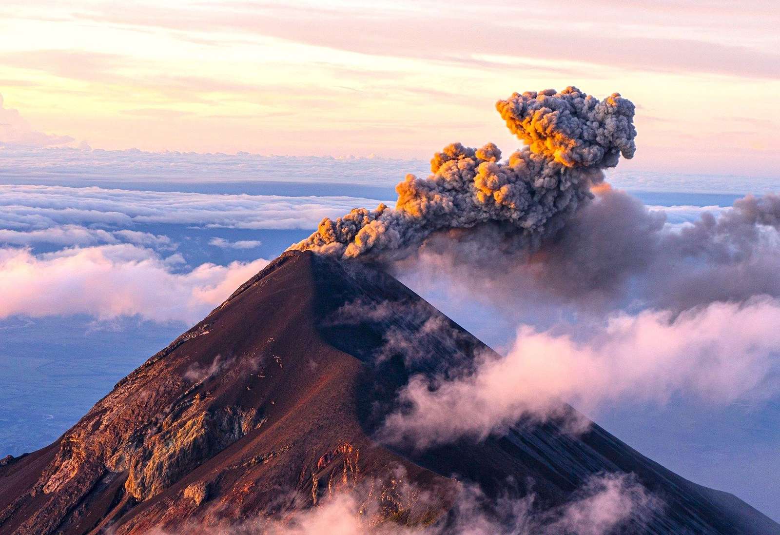 Een rokende vulkanische berg online puzzel