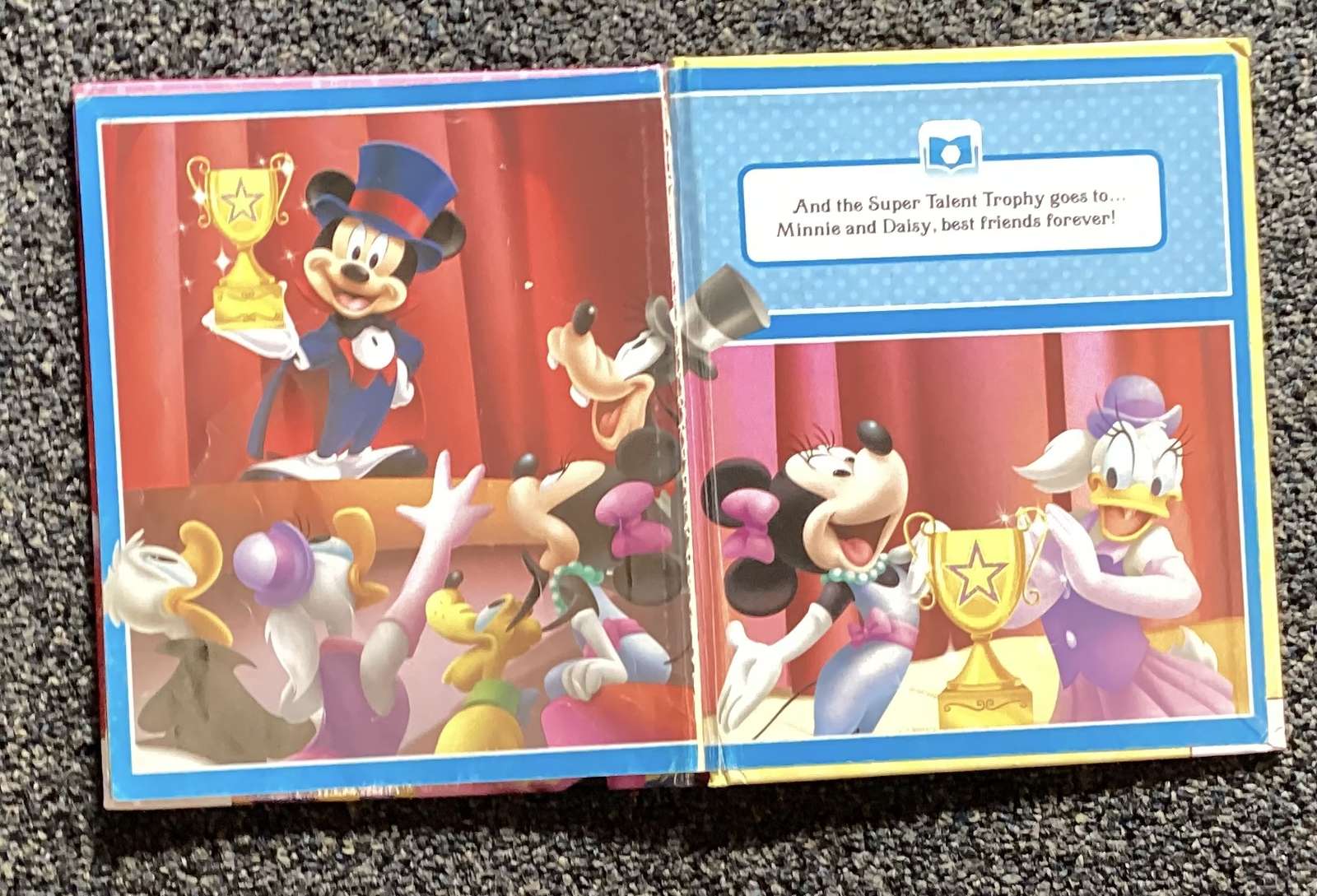 Mickey könyve online puzzle