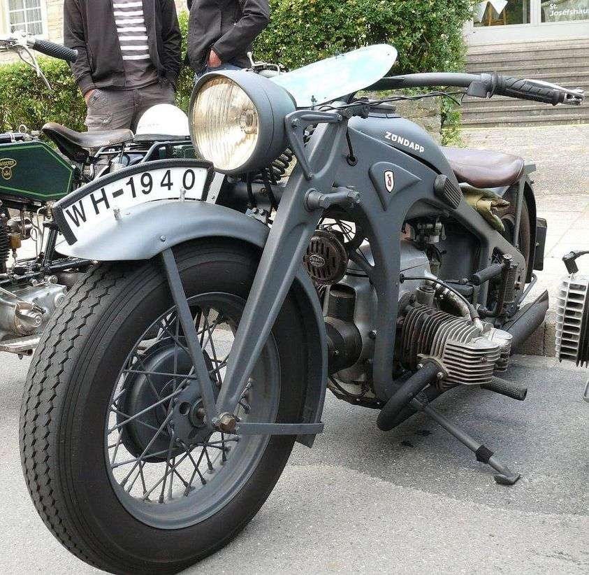 Gyönyörű régi motorkerékpár online puzzle