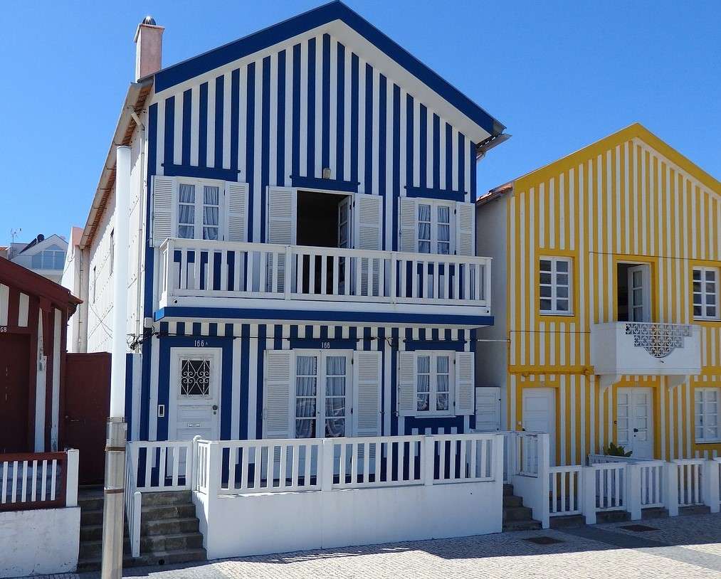 Portuguese wooden houses online puzzle