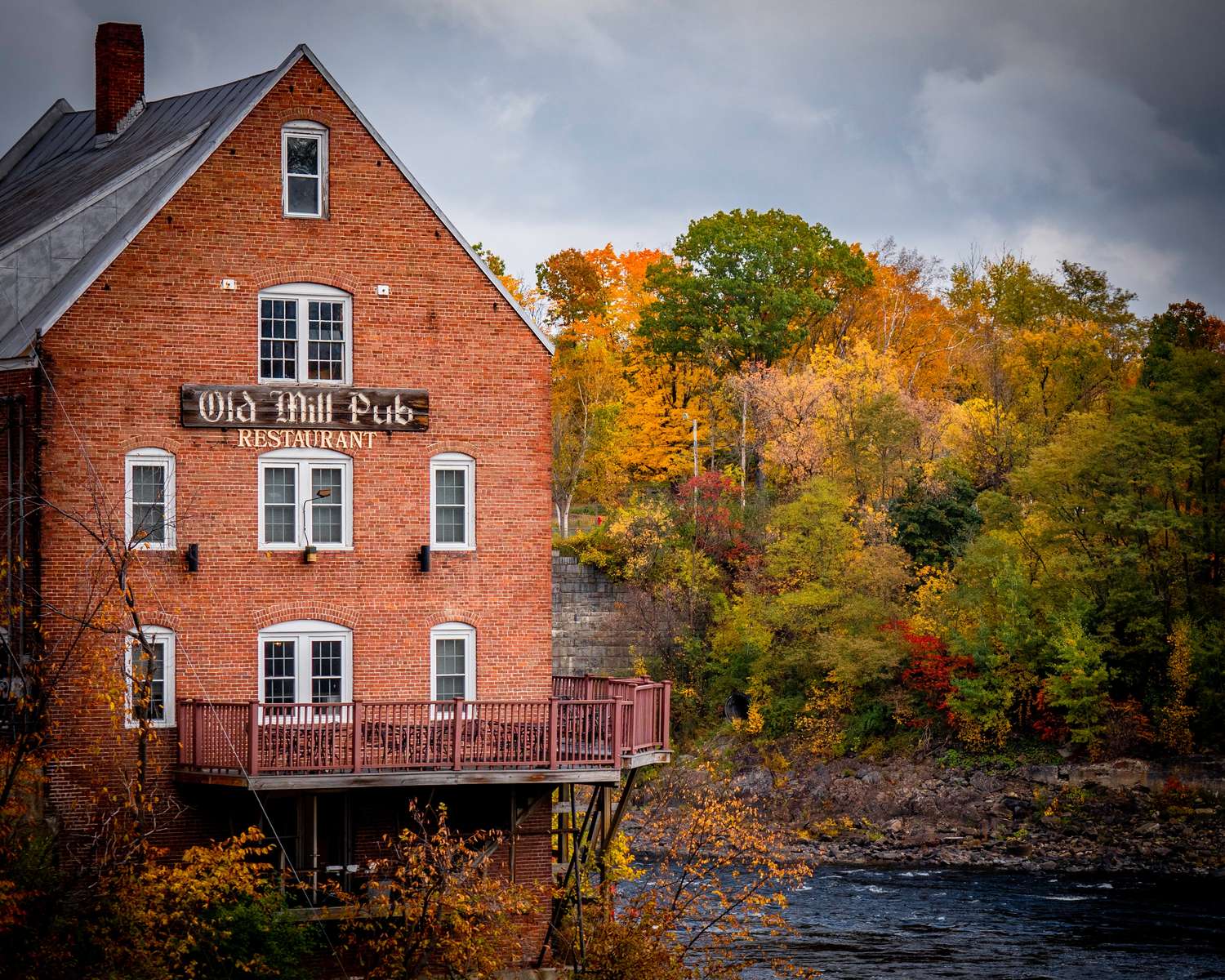 Old Mill Pub, Skowhegan, Maine пазл онлайн