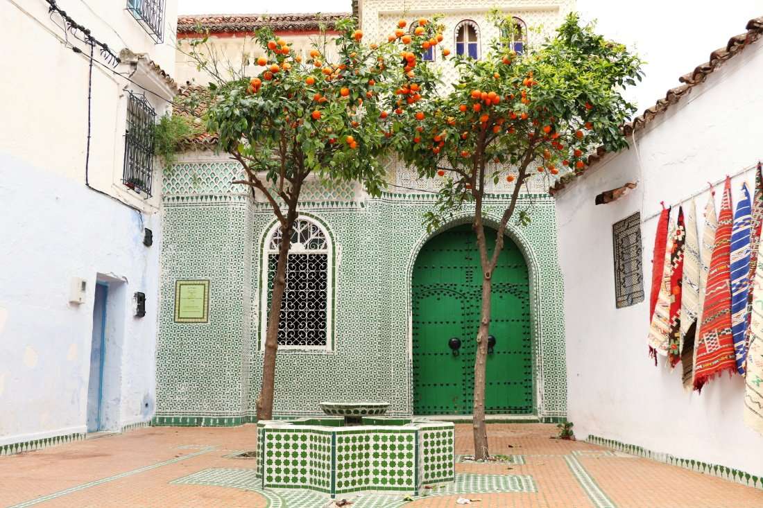 Den blå staden Chefchaouen i Marocko pussel på nätet