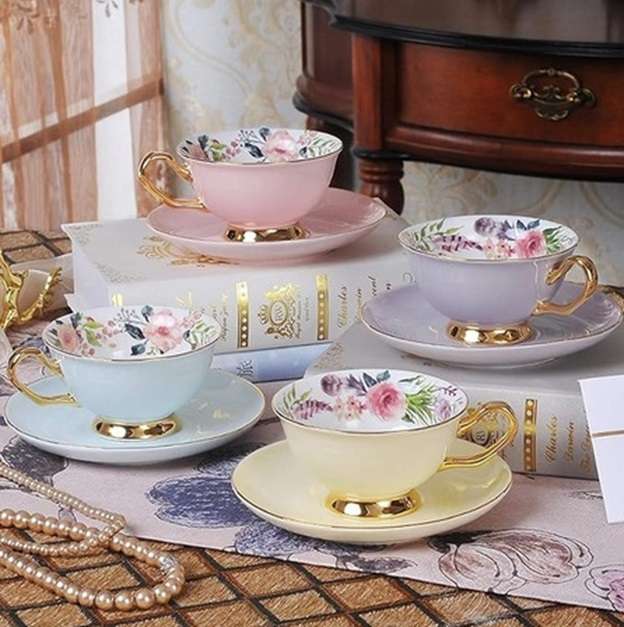 Čaj, servis en porcelaire raissant skládačky online