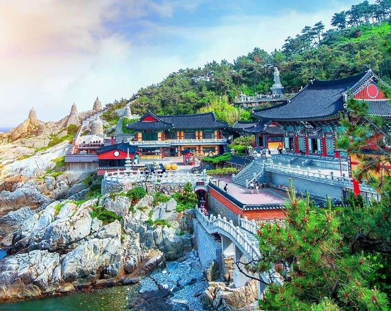 Temple Haedong Yonggungsa à Busan Corée puzzle en ligne