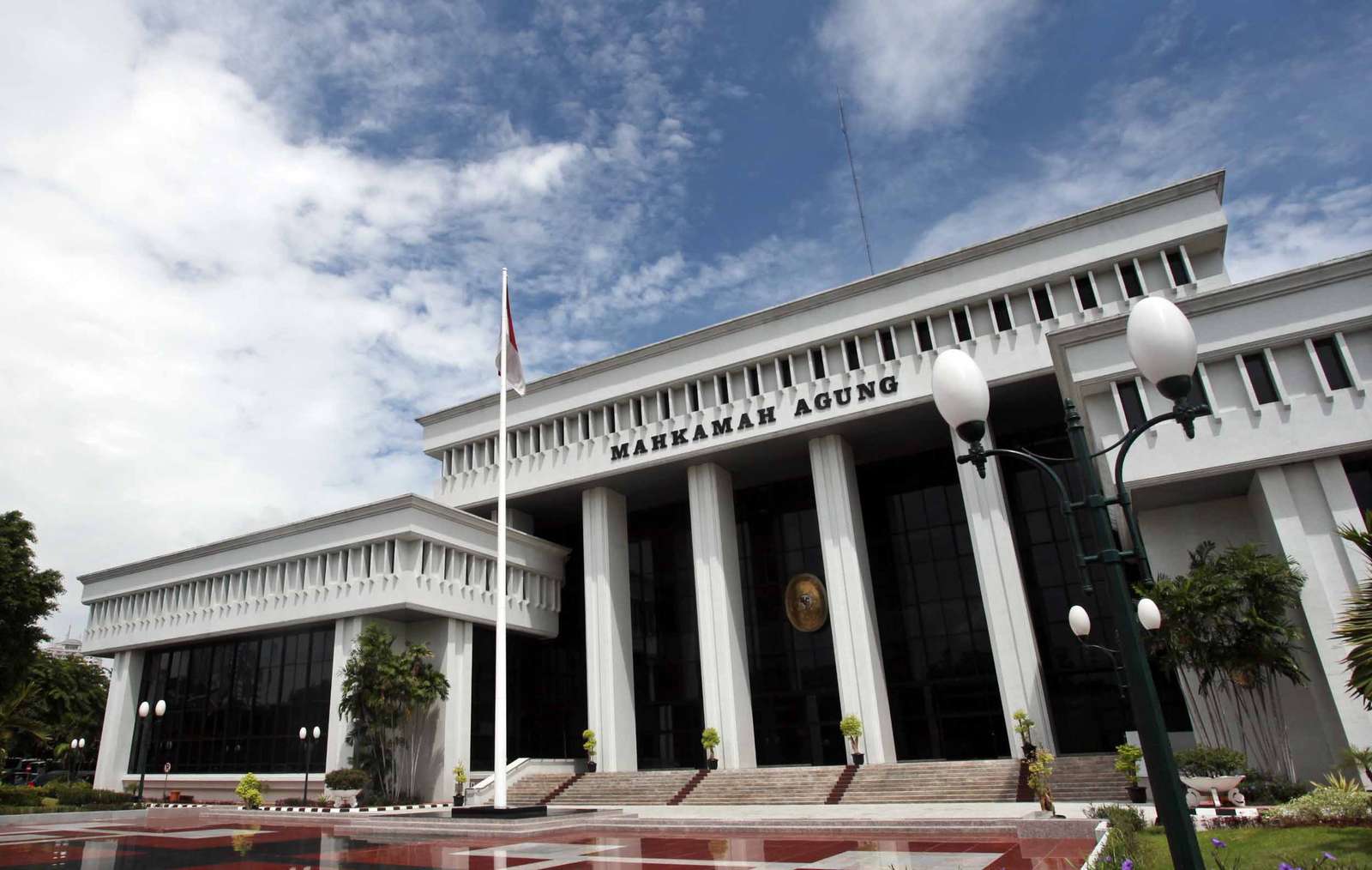 Gedung Mahkamah Agung pussel på nätet