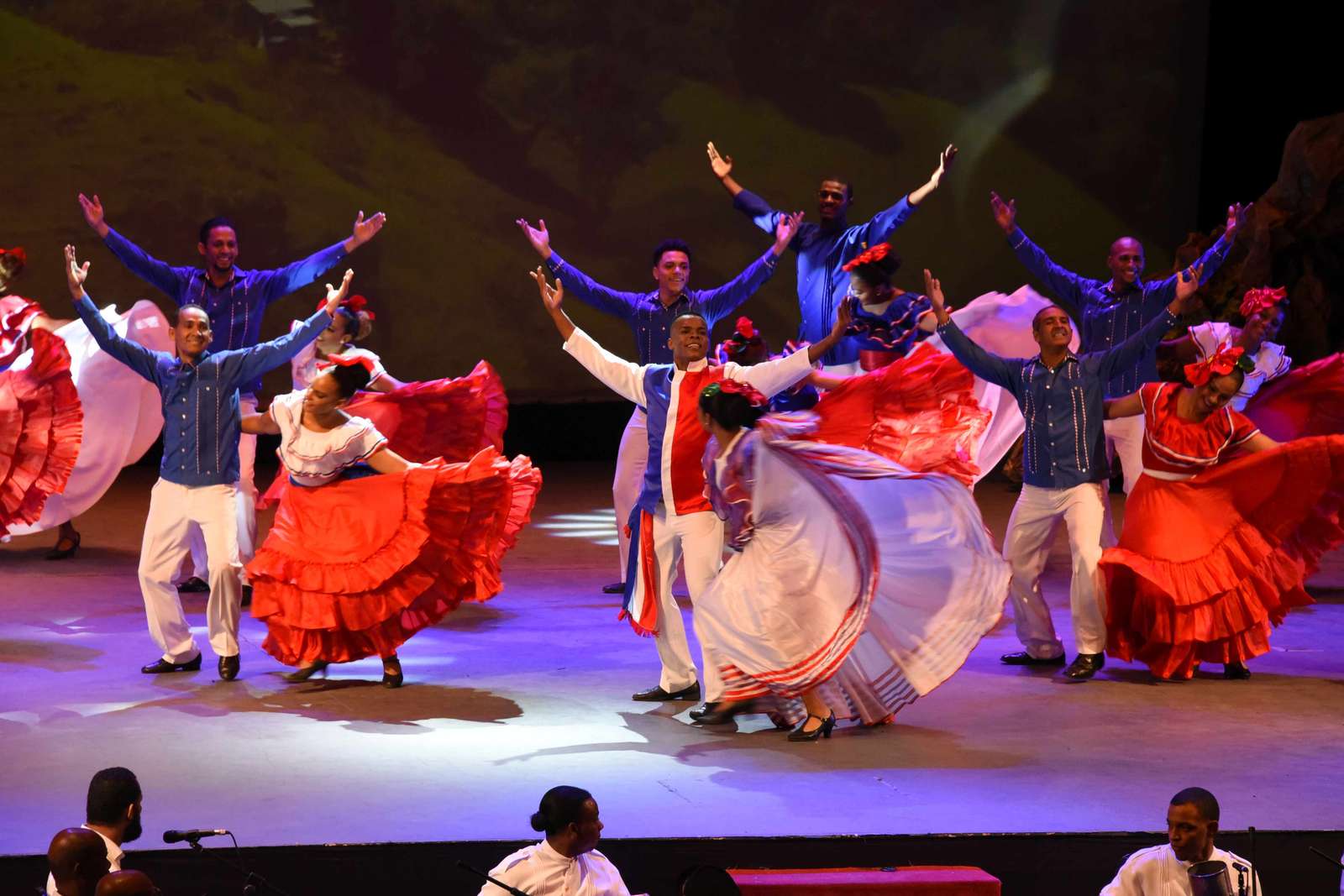 Ecuadori folklór puzzle part és hegyek kirakós online