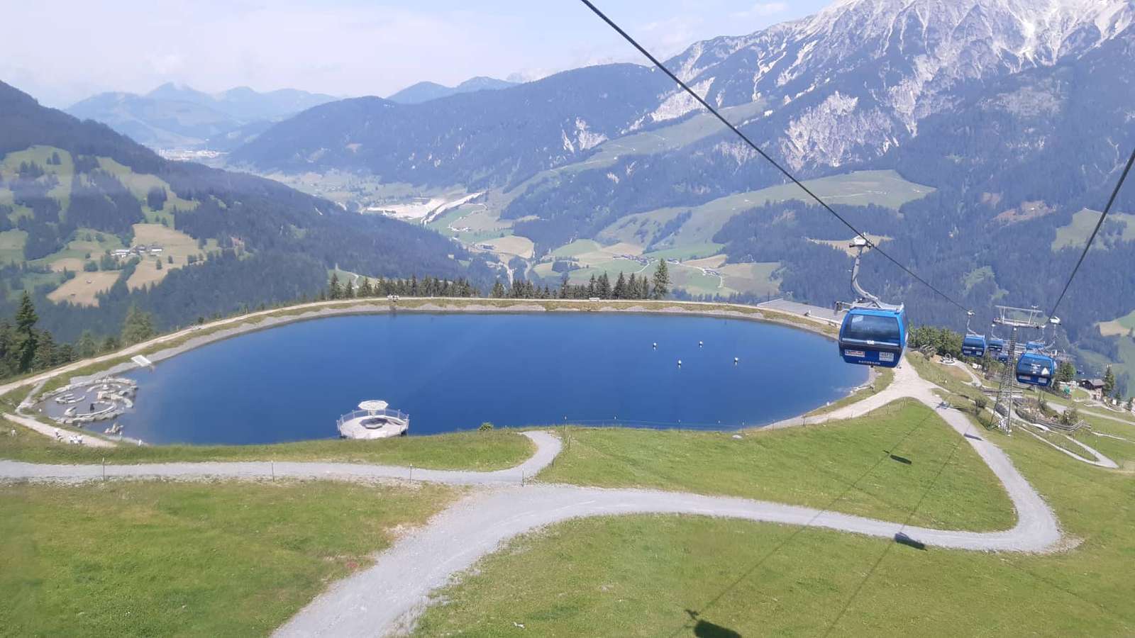 Прекрасное озеро в Альпах пазл онлайн