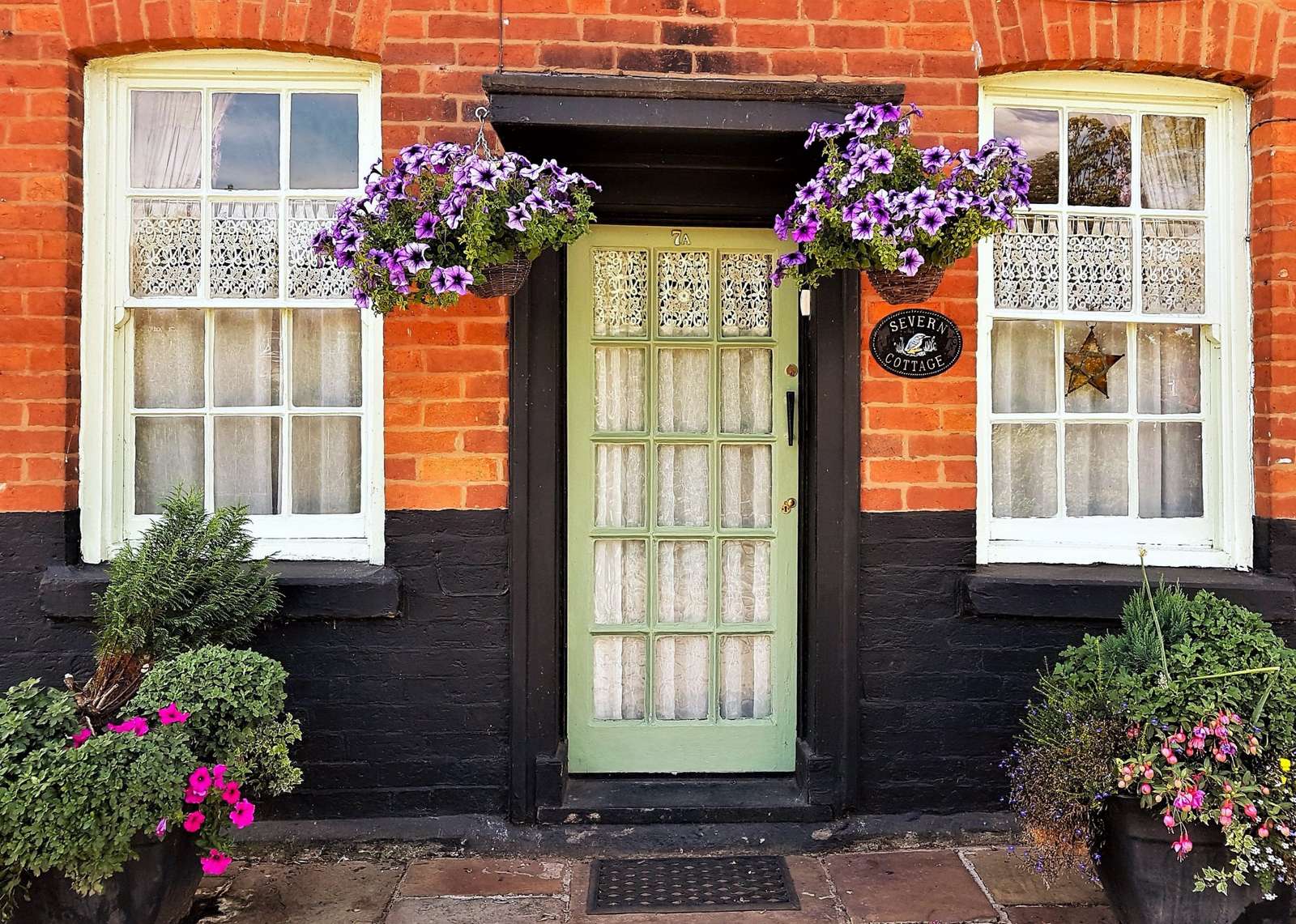 Entrance decorated with petunias online puzzle