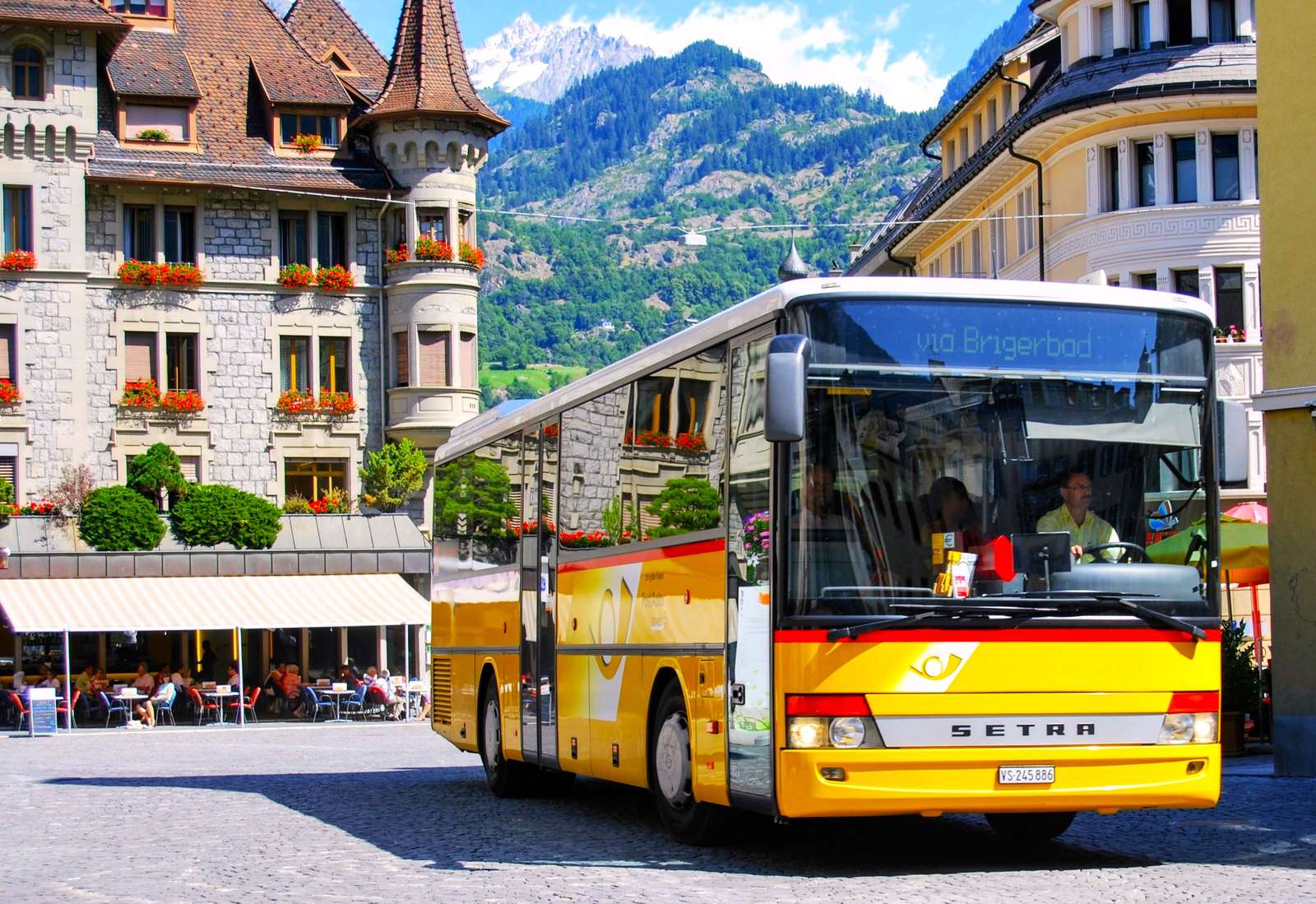 Фішка Швейцарії - поштовий автобус пазл онлайн