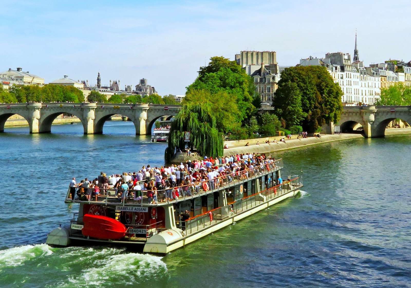 Touristenschiff auf der Seine (Paris, Frankreich) Online-Puzzle