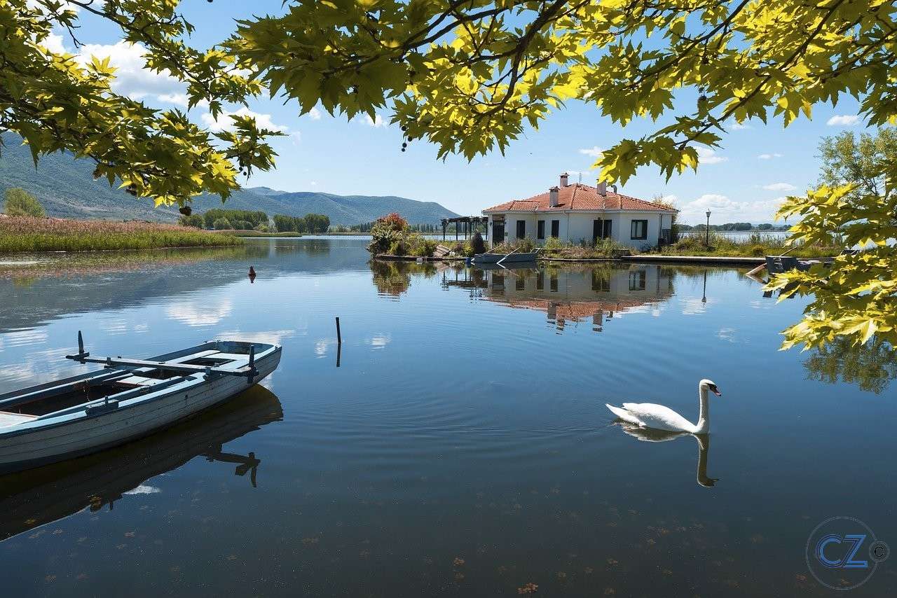 Lacul, Kastoria, Grecia jigsaw puzzle online