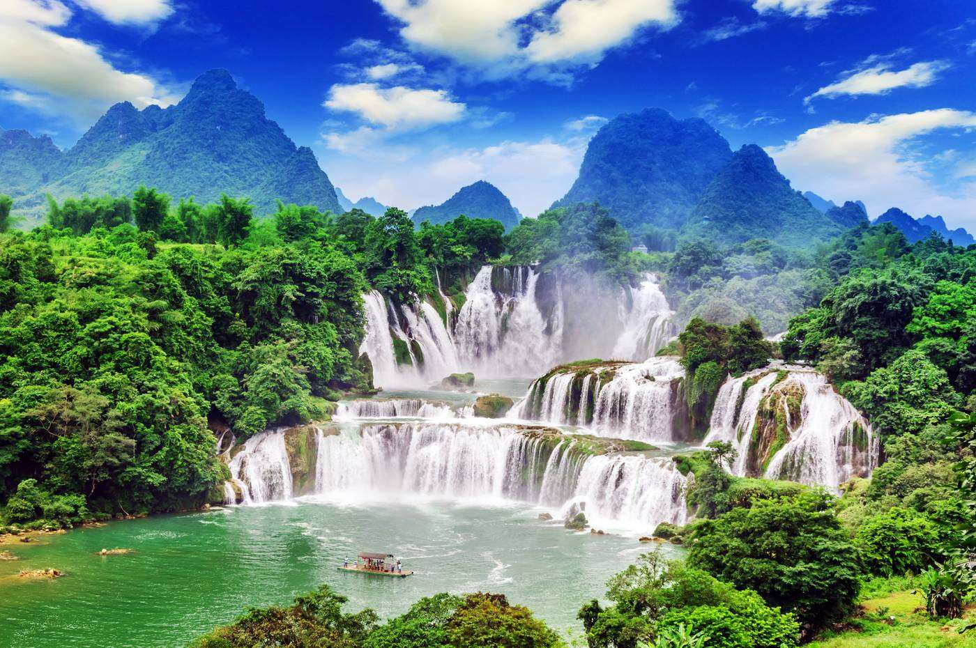 Rioters in Vietnam jigsaw puzzle online