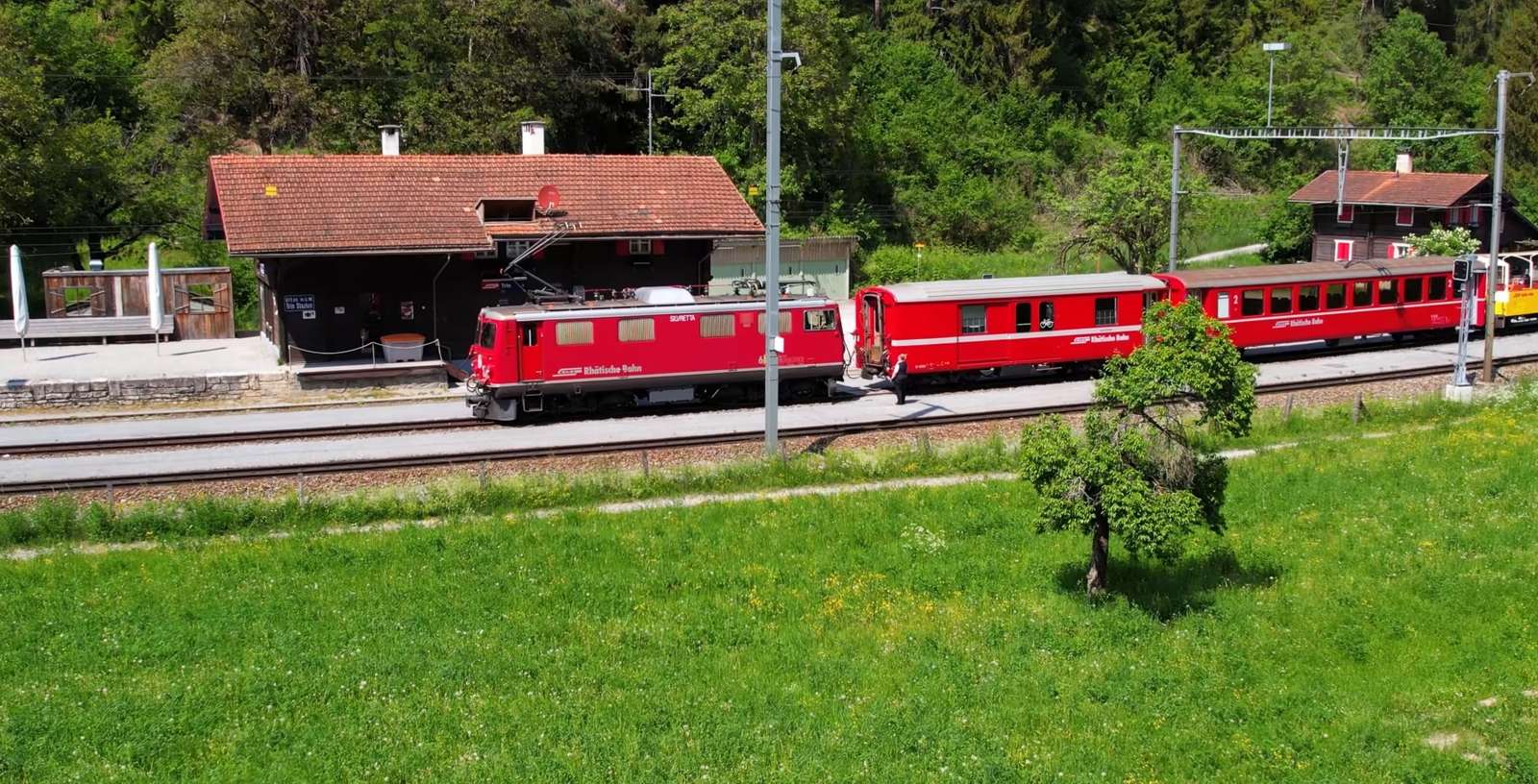 Влак на ретийската железница (RhB). онлайн пъзел