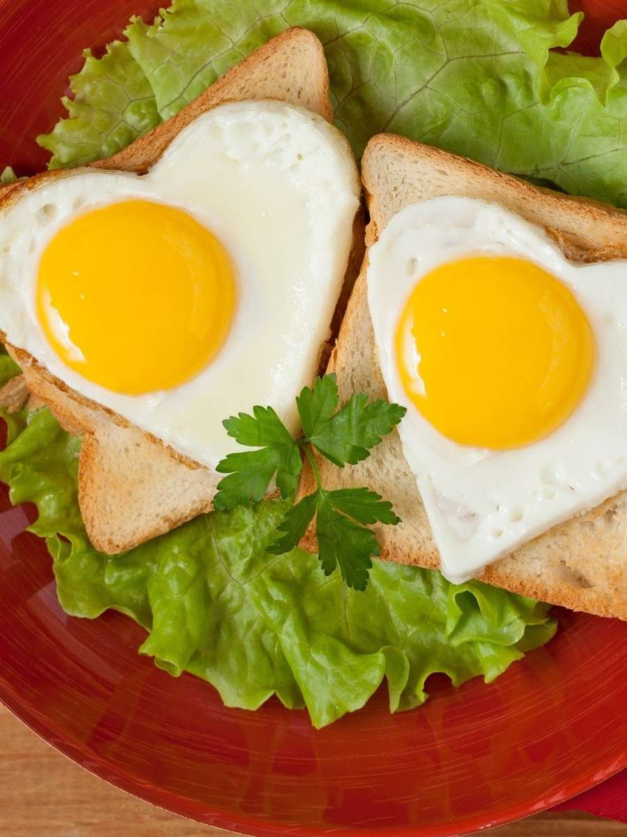 Пържени яйца със сърца онлайн пъзел