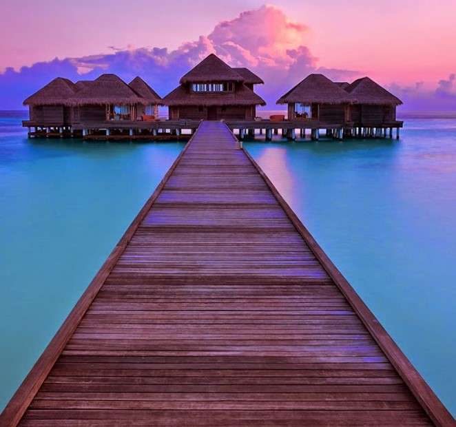 Hotel na água em um país tropical puzzle online