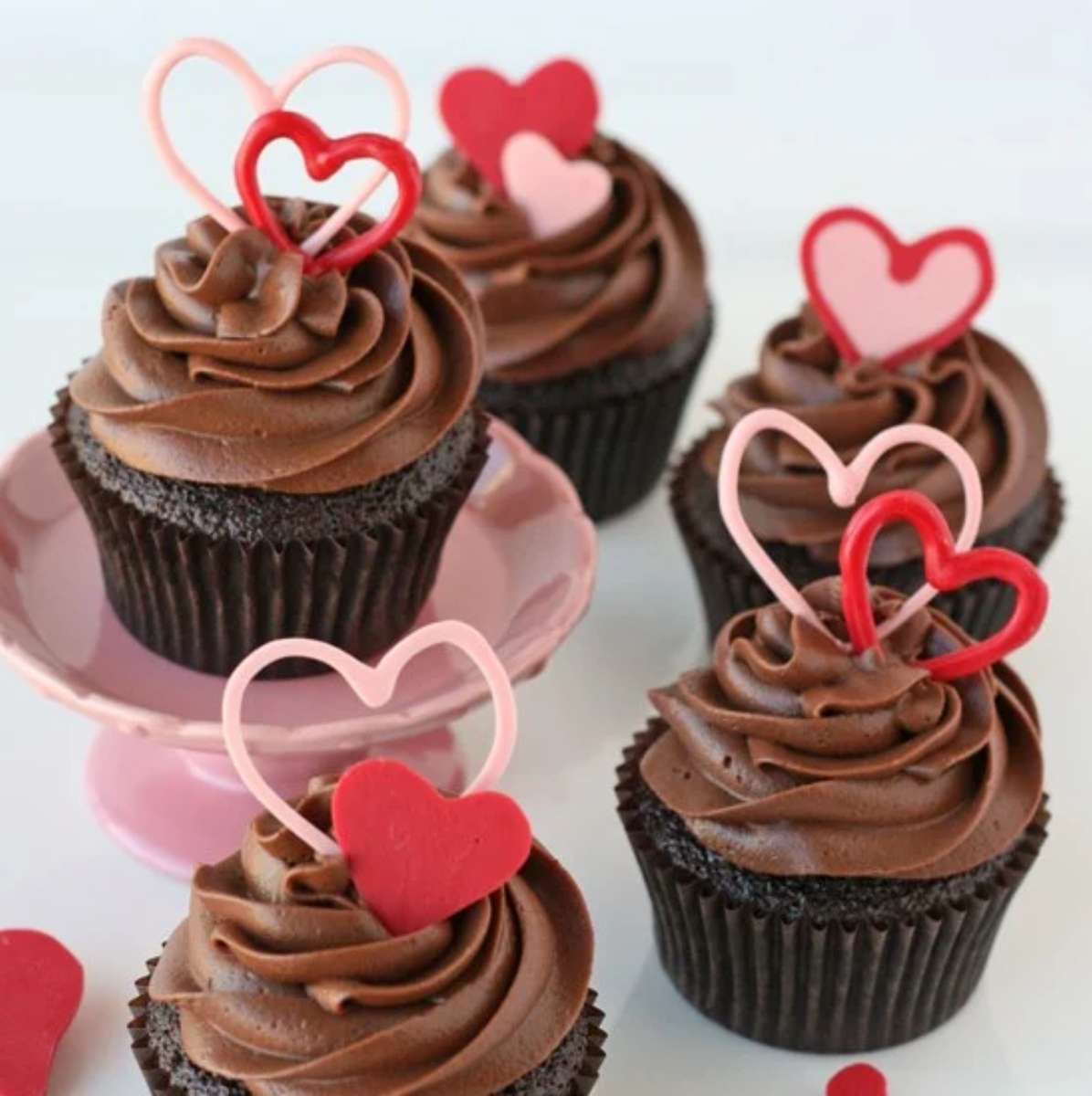 Cupcakes de chocolate con forma de corazón de San Valentín rompecabezas en línea