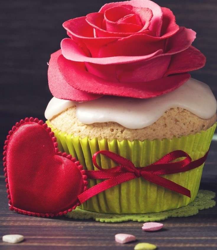 Cupcake com rosa gelada puzzle online