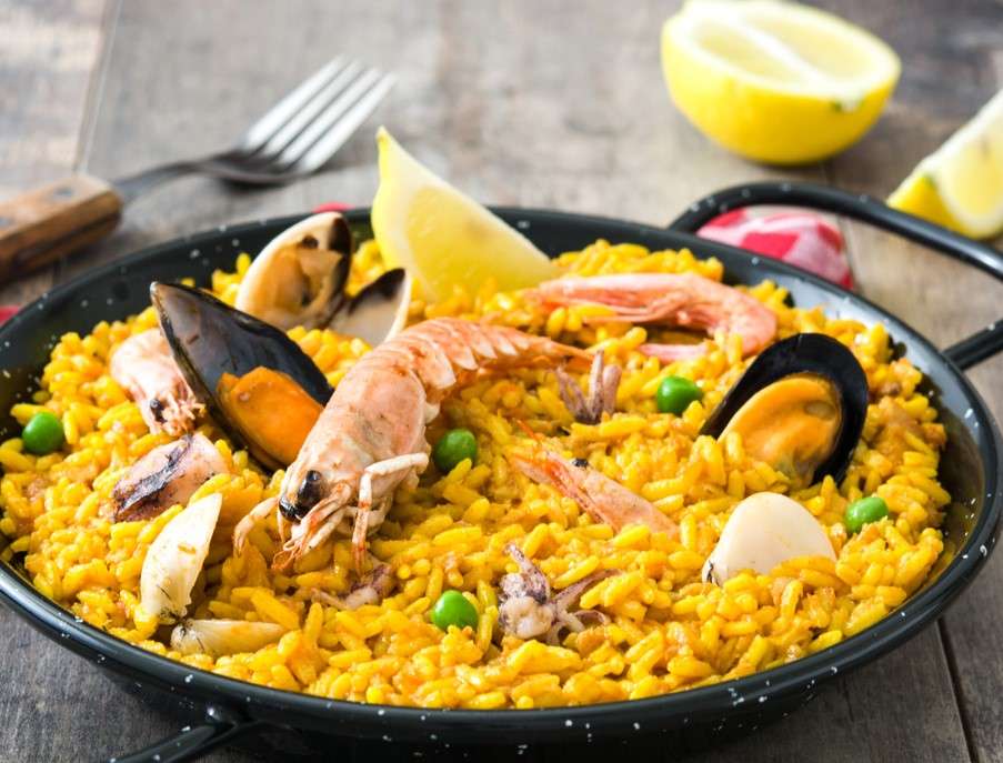 Spanish paella with seafood jigsaw puzzle online