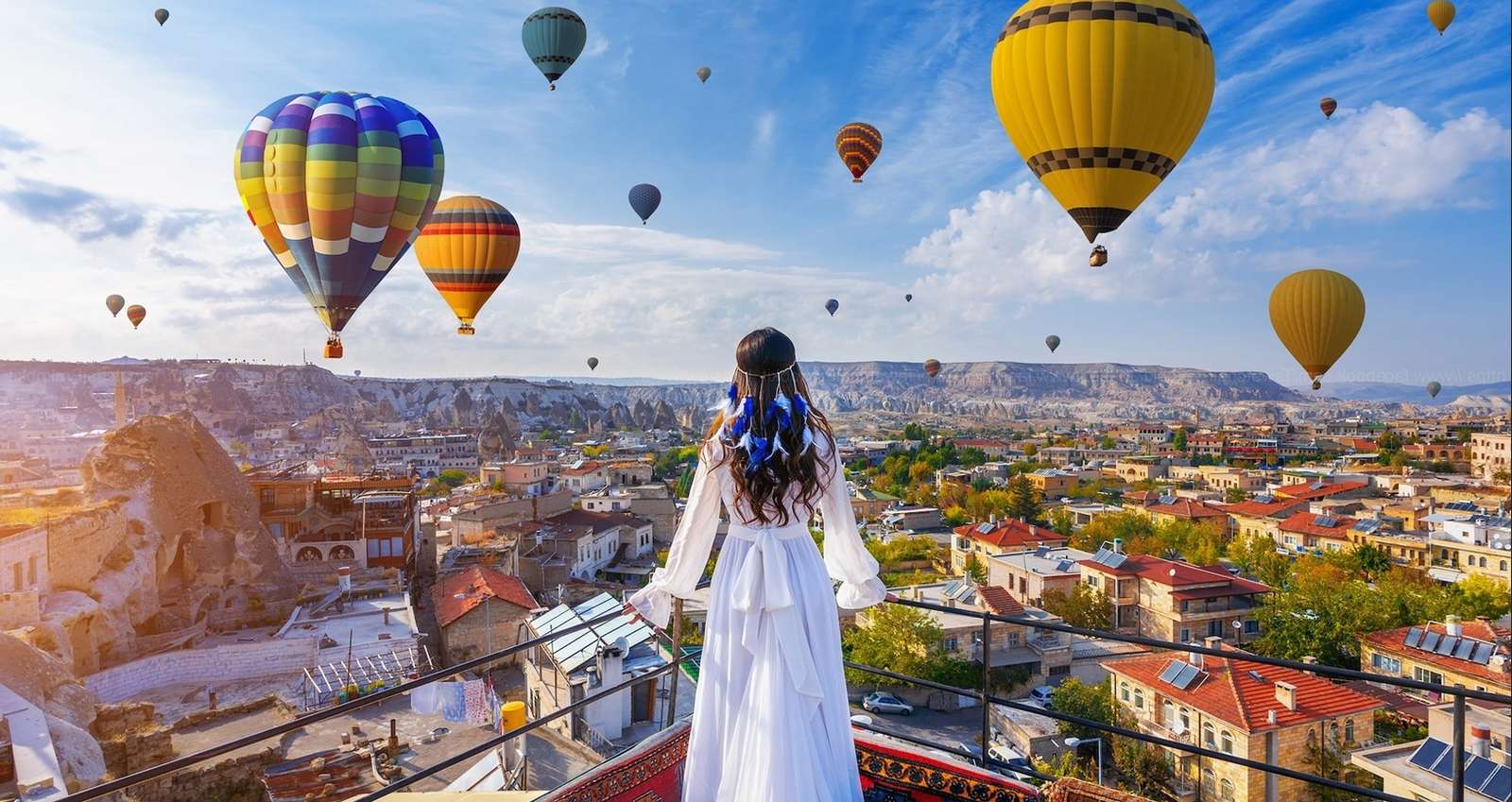 dívka a balónky Řecko skládačky online