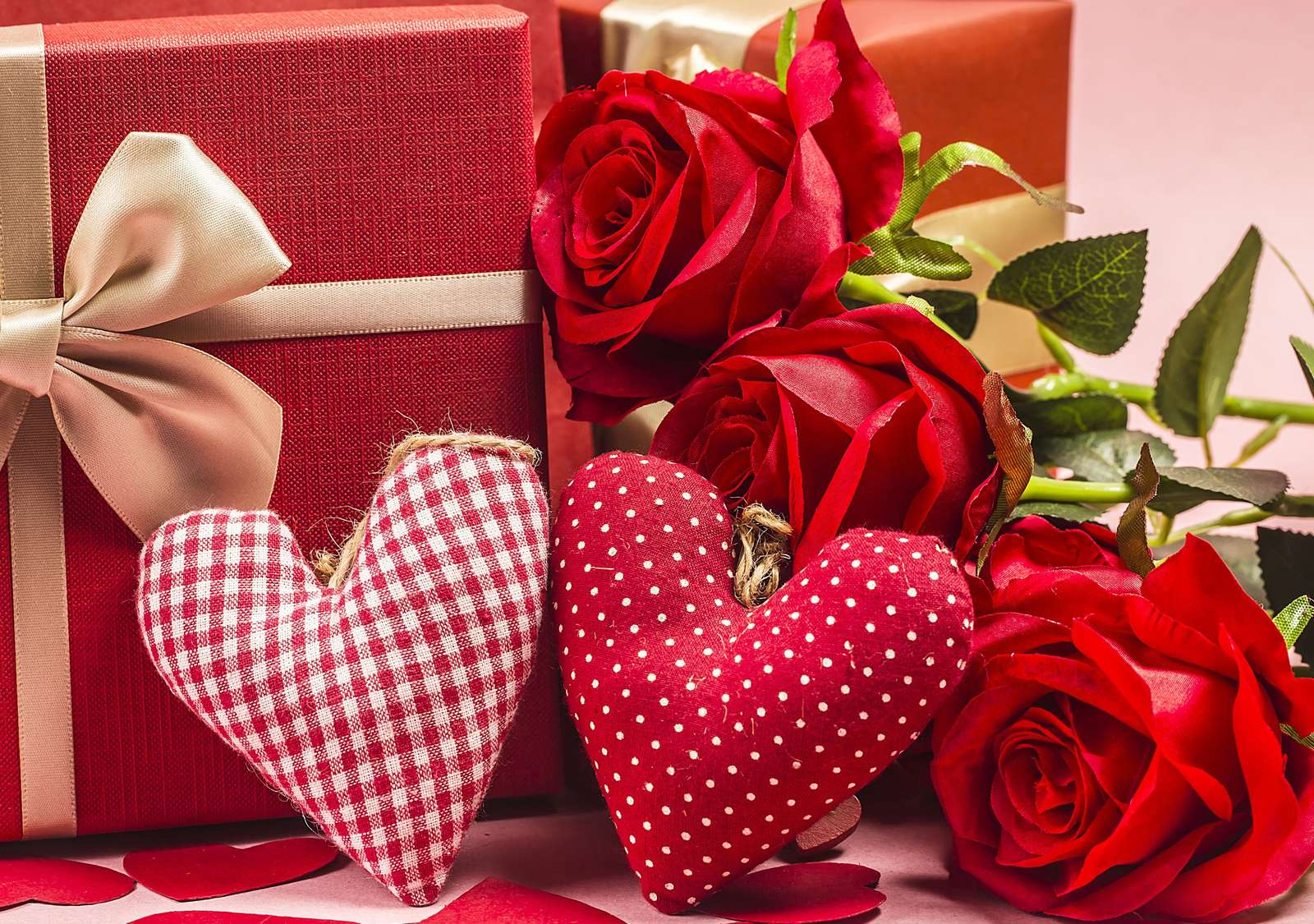 Cadouri de Ziua Îndrăgostiților puzzle online