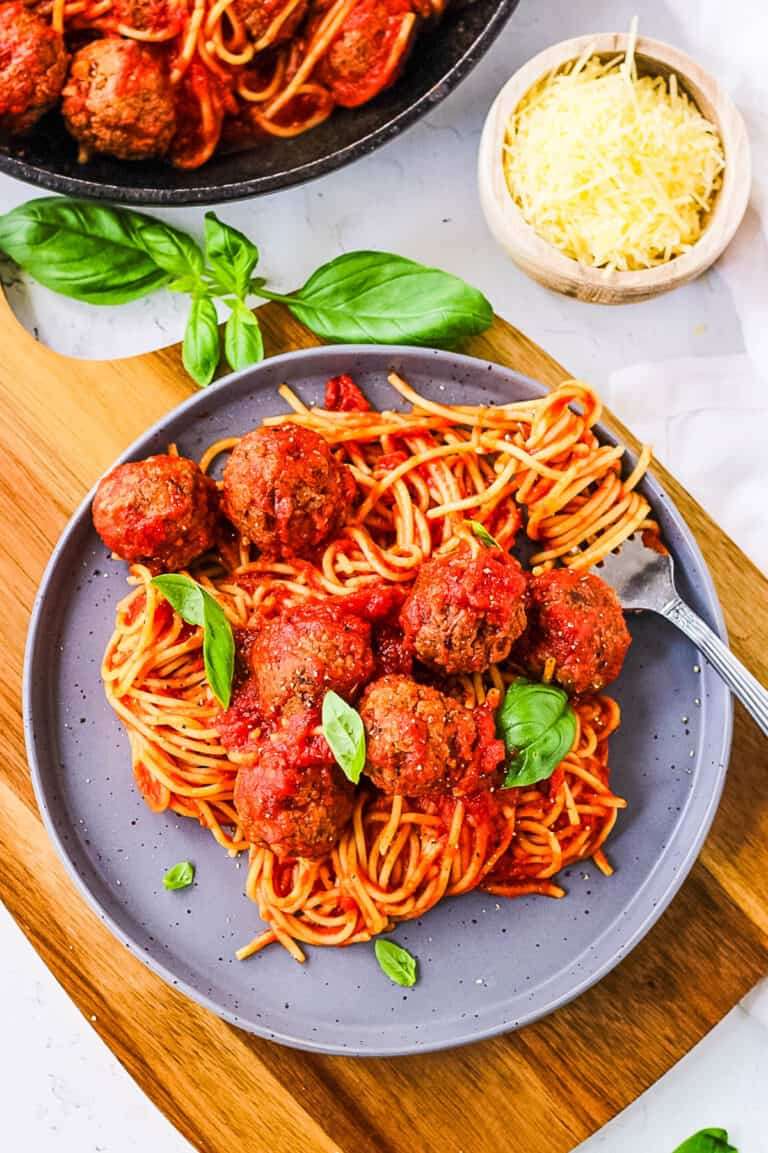 Spaghetti och Tofu köttbullar Pussel online