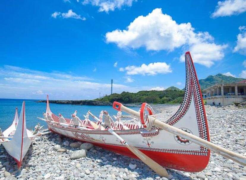 Belle barche sulla riva in Tailandia puzzle online