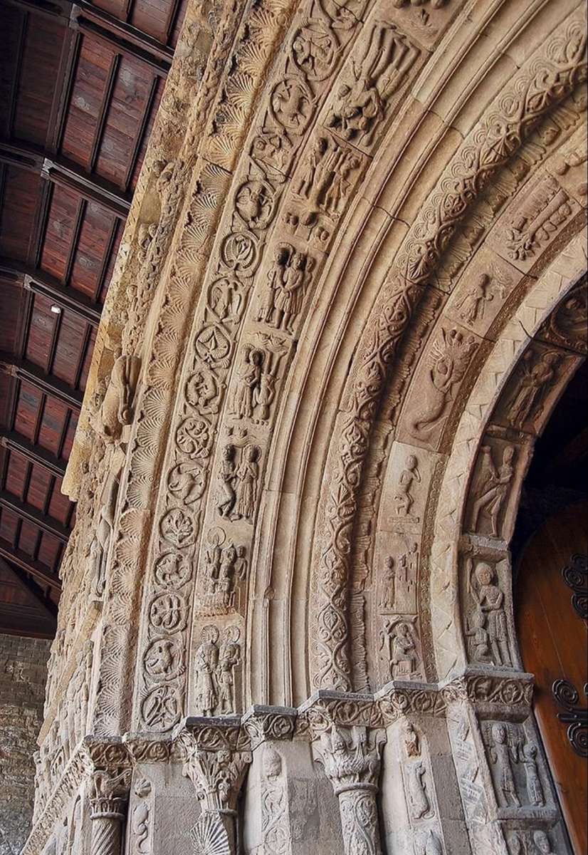 Capa de Santa María de Ripoll. românico puzzle online