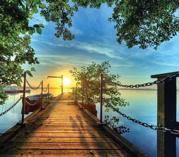 Мост на езерото при изгрев слънце онлайн пъзел
