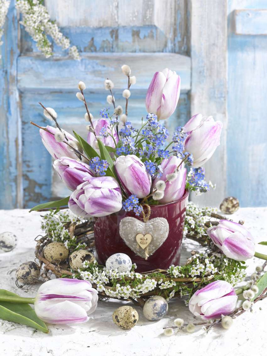 Célébrons Pâques: цветочные тюльпаны двухцветные. онлайн-пазл