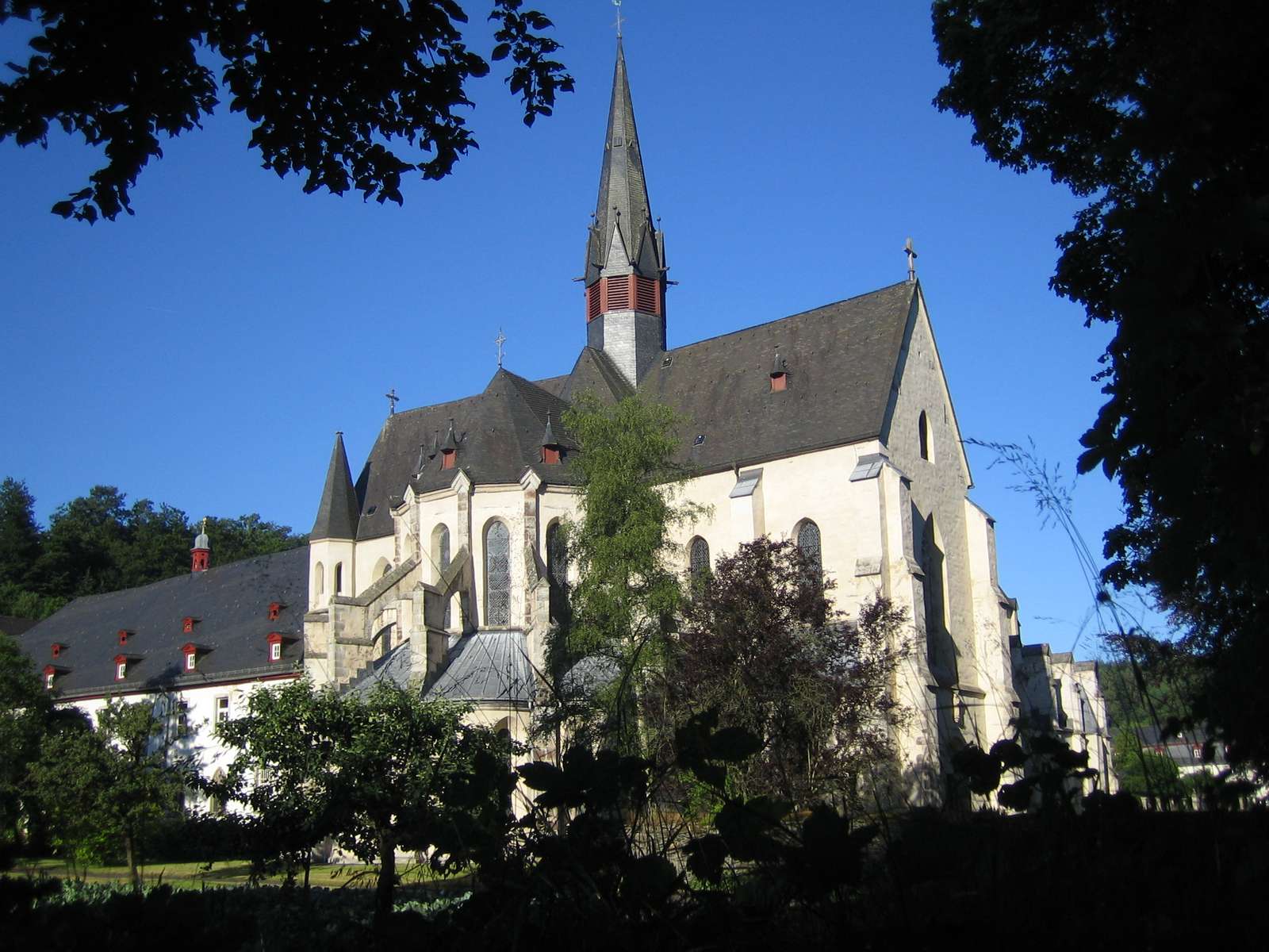 Монастырская церковь онлайн-пазл