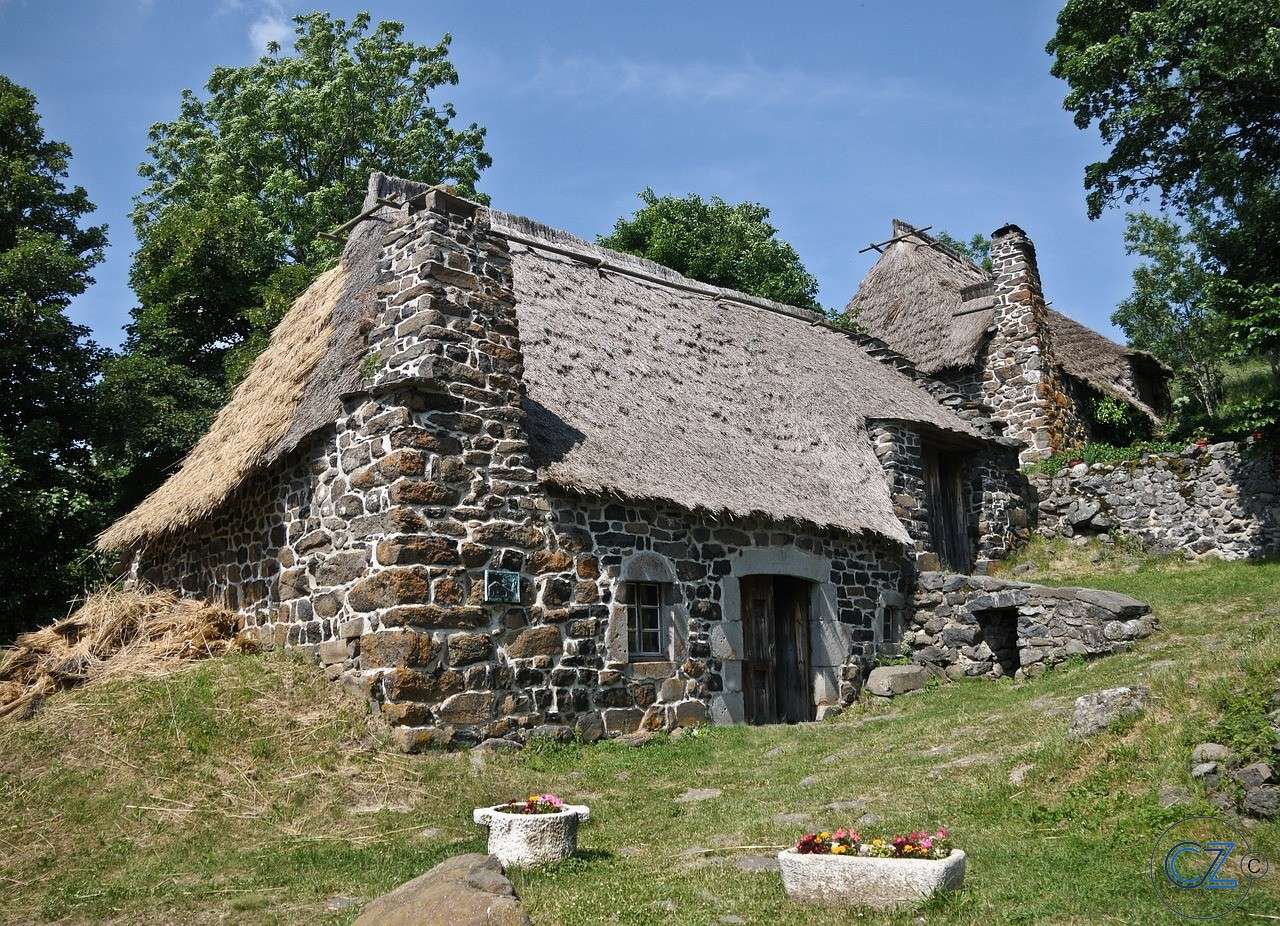 Cottage, avec toit de chaume puzzle en ligne