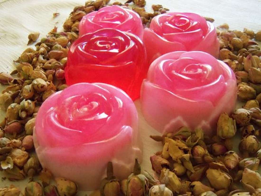 Szappandarabok, rózsa illattal kirakós online