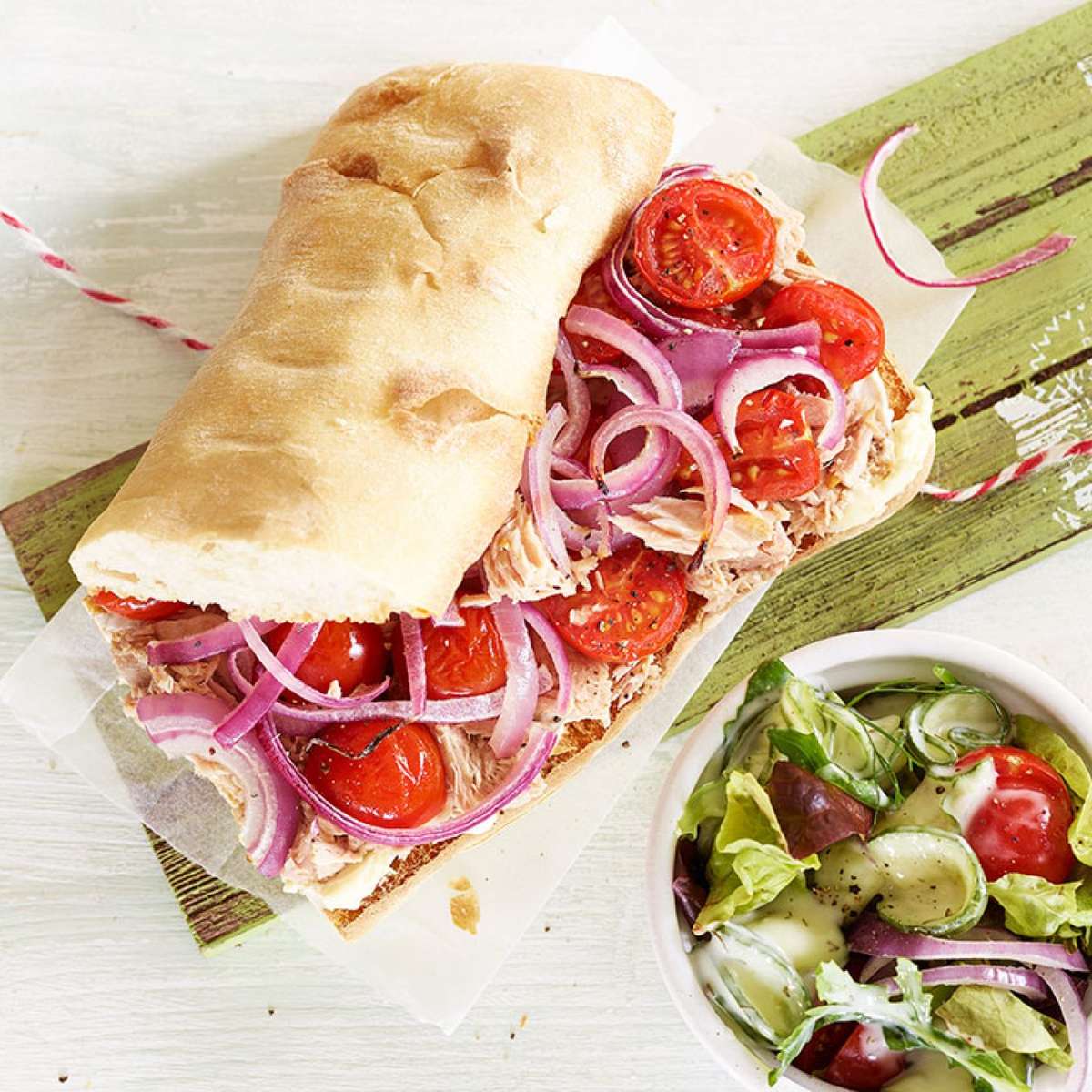 Бутерброд із салатом із підсмаженим тунцем пазл онлайн