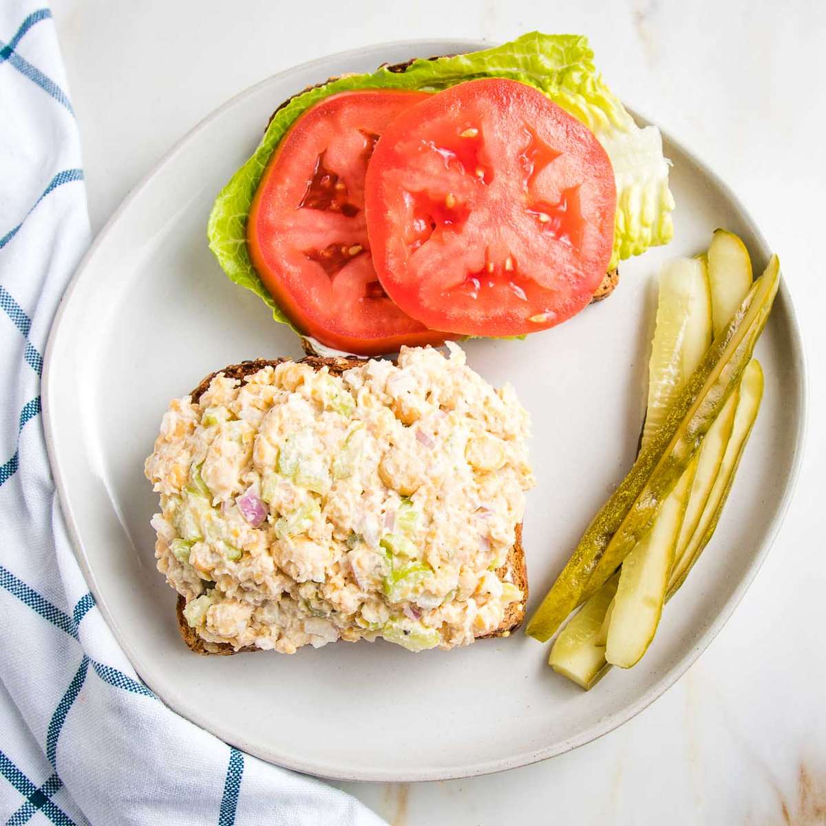 Сандвич със салата от риба тон онлайн пъзел