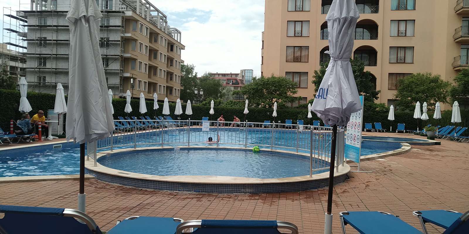 Hotelový bazén online puzzle